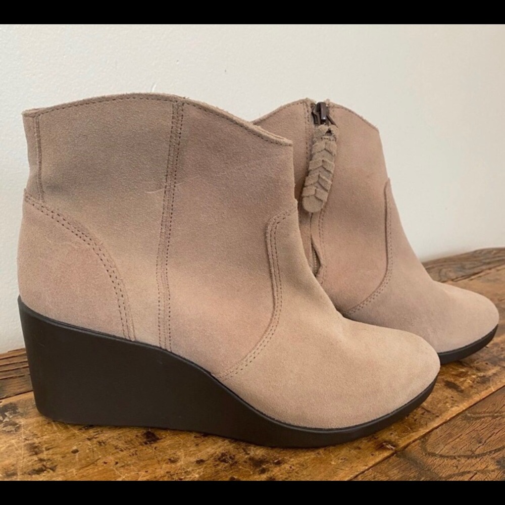 Most comfortable!Crocs LEIGH SUEDE WEDGE BOOTIES